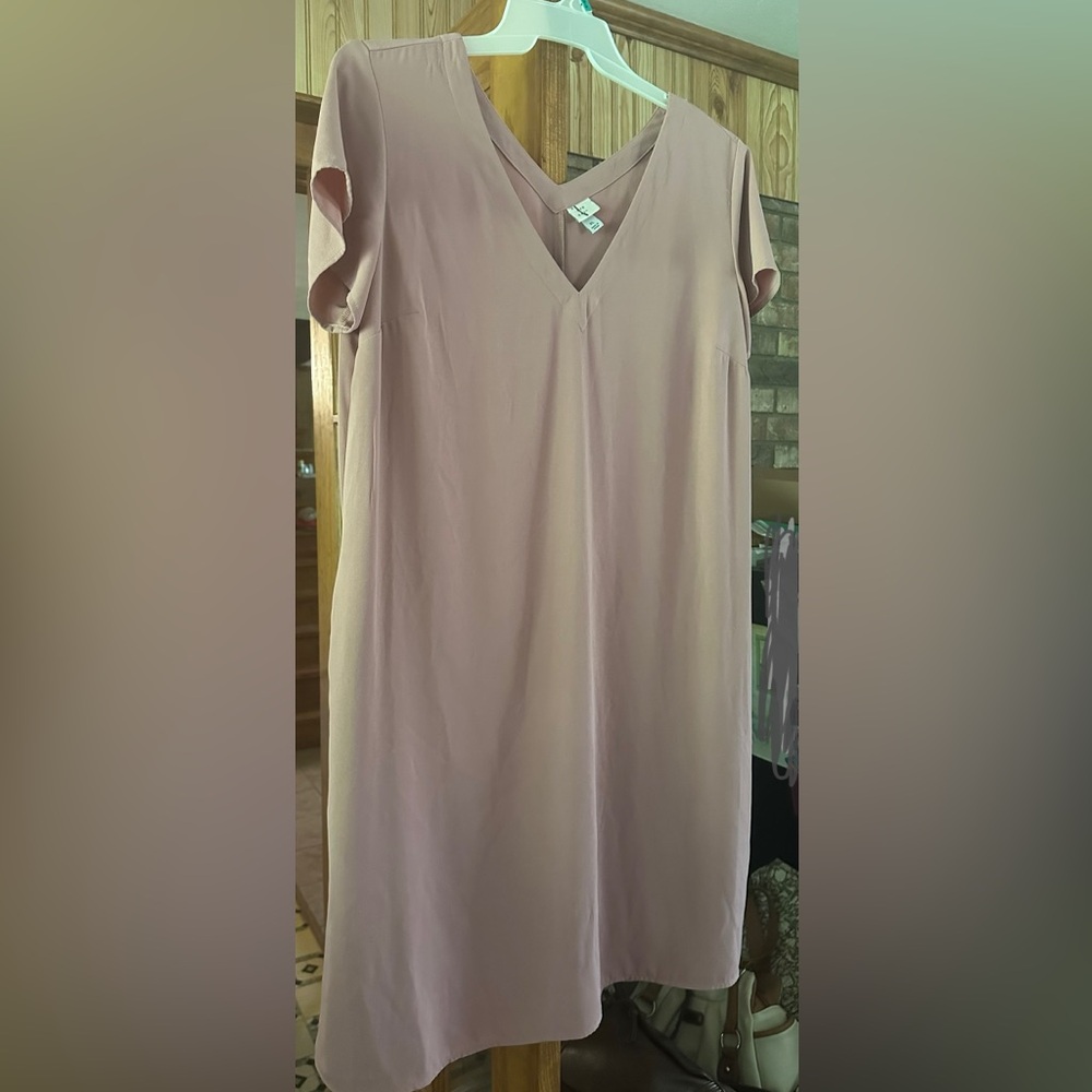 Size XL. Mauve dress knee length. Excellent condition!